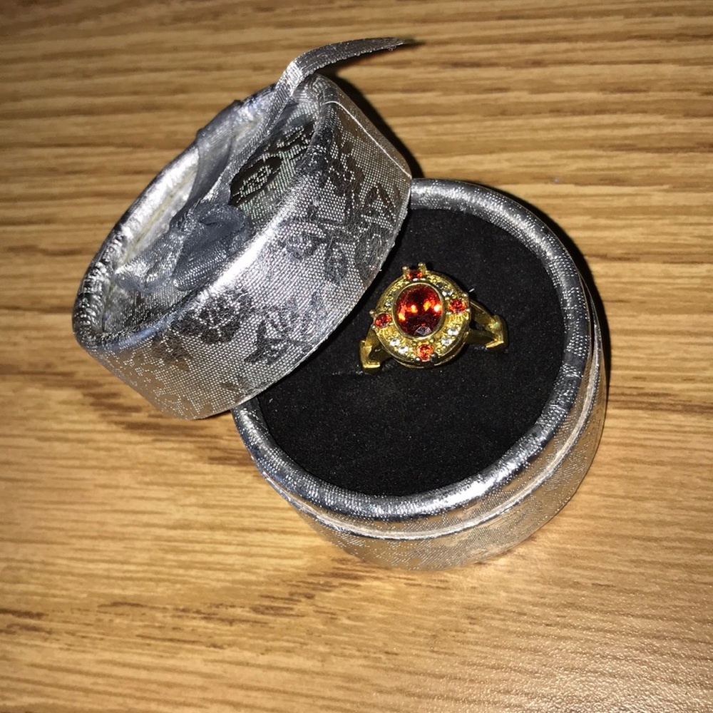 Jewelry - Picture 4 of 5